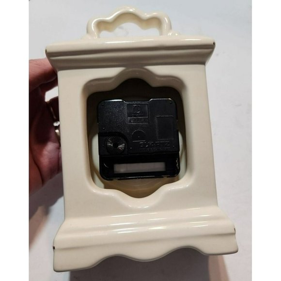 Vtg Retro Decorative Mantel/Desk/Carriage Quartz Clock Cream with Gold Accents - Picture 7 of 11